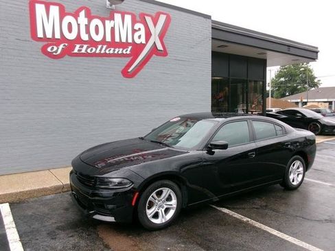 Used 2023 Dodge Charger SXT RWD image 2