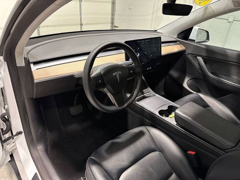 Used 2021 Tesla Model Y Long Range image 27