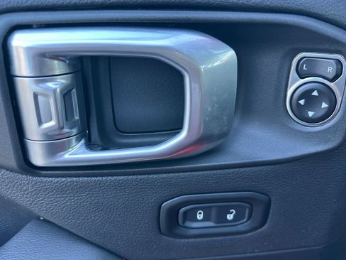 Used 2023 Jeep Wrangler Unlimited Rubicon 4xe image 10