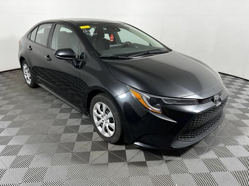 Used 2025 Toyota Corolla LE FWD image 3