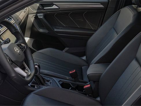 New 2024 Volkswagen Tiguan SE R-Line image 8