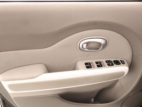 Used 2018 Kia Soul EV + FWD image 16