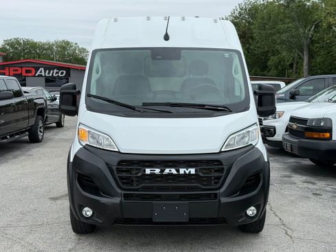Used 2024 RAM ProMaster 2500 w/ Convenience Group FWD image 2