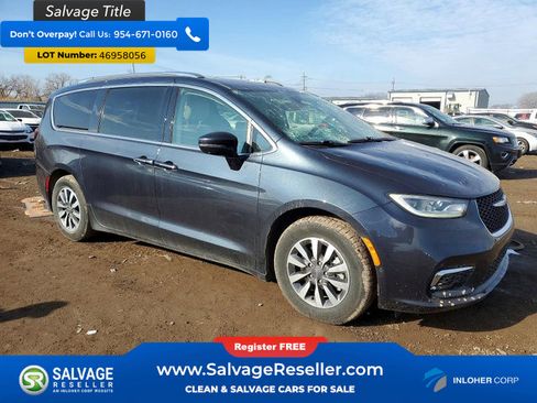 Used 2021 Chrysler Pacifica Touring-L FWD image 5