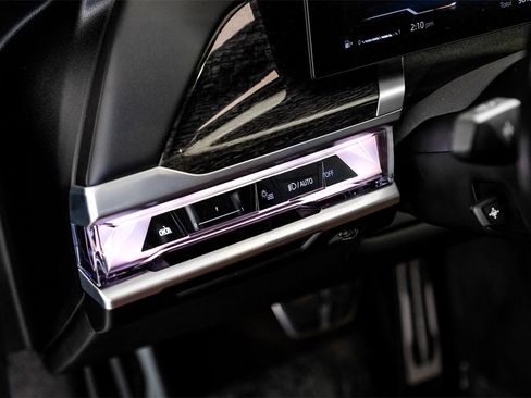 Used 2023 BMW 760i xDrive w/ Executive Package image 28