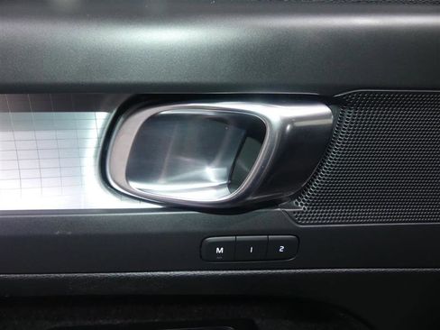 Used 2021 Volvo XC40 T5 Momentum w/ Climate Package image 20