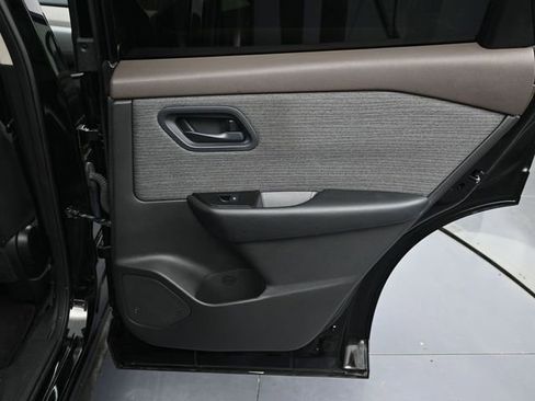 Used 2023 Nissan Rogue S FWD image 30