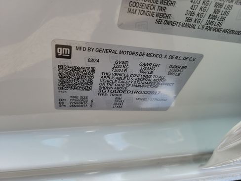 Used 2024 GMC Sierra 1500 SLT w/ SLT Premium Plus Package image 31