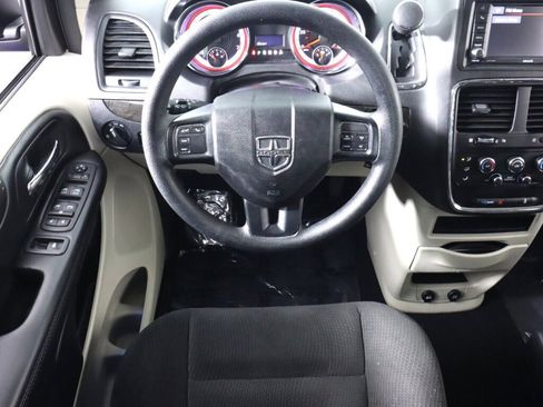 Used 2019 Dodge Grand Caravan SE w/ UConnect Hands-Free Group image 26