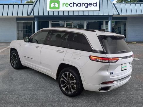 Used 2022 Jeep Grand Cherokee Overland w/ Luxury Tech Group IV AWD/4WD image 15