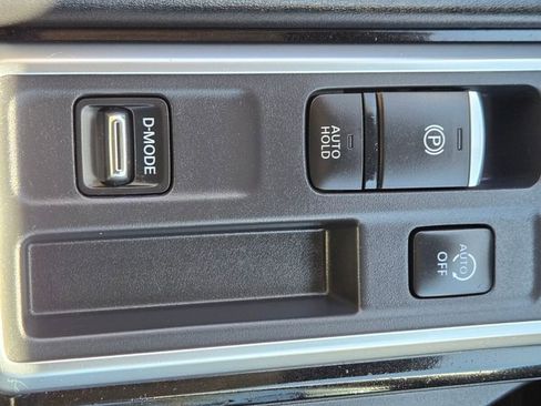 Used 2025 Nissan Pathfinder SL image 29