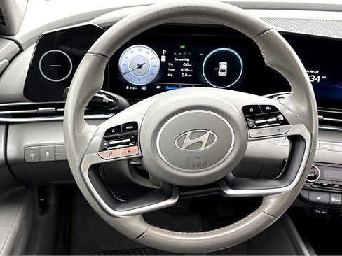 Used 2025 Hyundai Elantra SEL FWD image 14