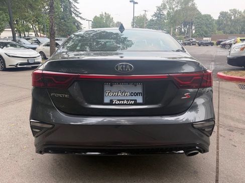 Used 2019 Kia Forte S w/ S Premium Package FWD image 5