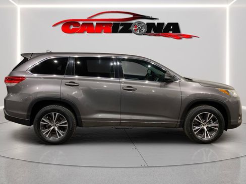 Used 2017 Toyota Highlander Plus image 1