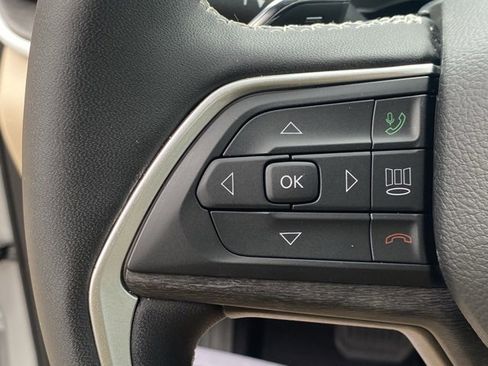 Used 2025 Jeep Grand Cherokee Limited image 18