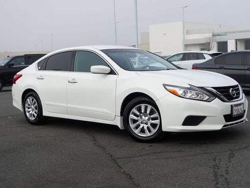 Used 2017 Nissan Altima 2.5 S w/ Power Driver Seat Package image 5