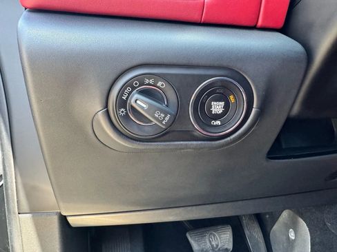 Used 2017 Maserati Levante w/ Luxury Package image 28