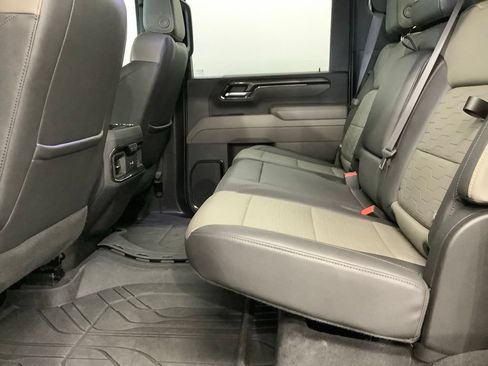 Used 2024 Chevrolet Silverado 2500 ZR2 w/ Technology Package AWD/4WD image 6