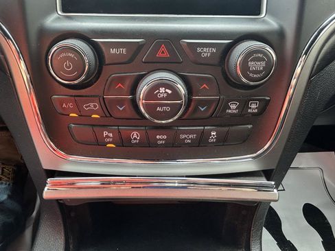 Used 2018 Jeep Grand Cherokee Altitude AWD/4WD image 23