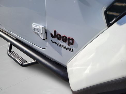 Used 2021 Jeep Wrangler Unlimited Rubicon AWD/4WD image 30