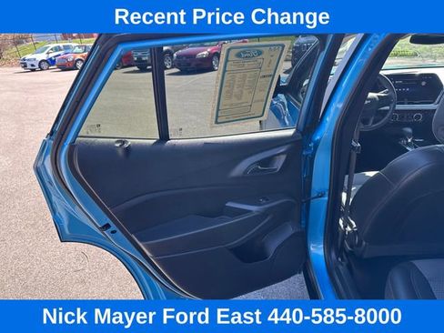 Used 2025 Chevrolet Trax LT FWD image 24