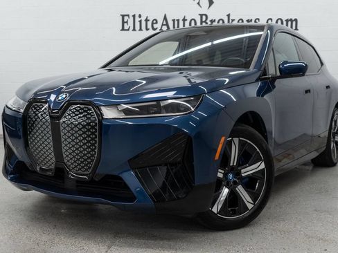 Used 2023 BMW iX xDrive50 w/ Sport Package AWD/4WD image 38