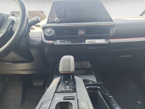 Used 2023 Toyota Prius Prime FWD image 12