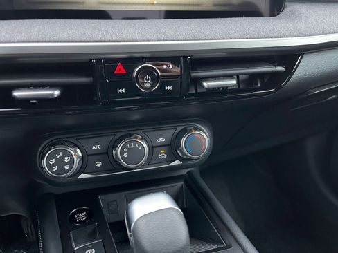 Used 2025 Nissan Kicks SV image 23