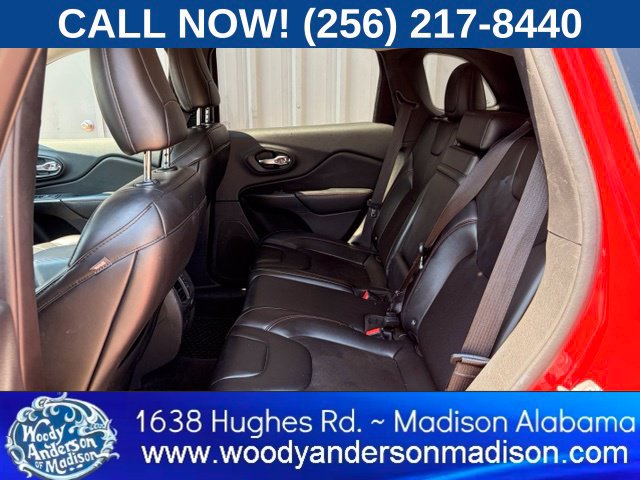Used 2019 Jeep Cherokee Trailhawk AWD/4WD image 9