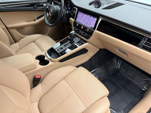 Used 2025 Porsche Macan image 33