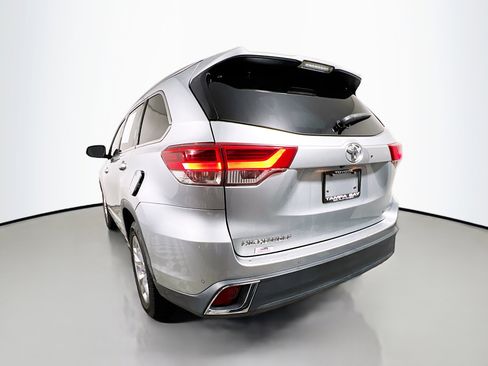 Used 2017 Toyota Highlander Limited image 8