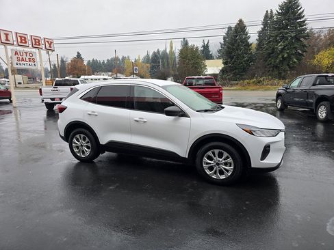 Used 2023 Ford Escape Active image 3