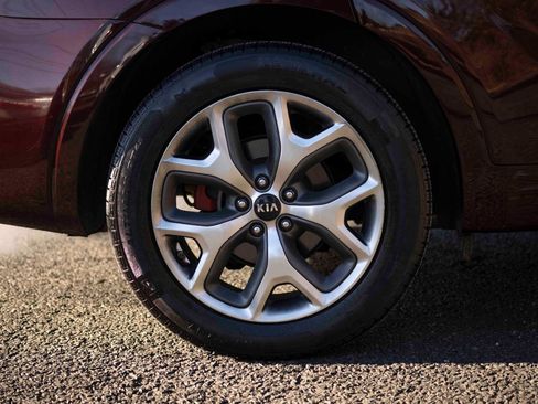 Used 2019 Kia Sorento SX image 26