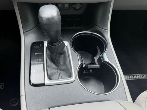 Used 2017 Toyota Highlander LE image 23