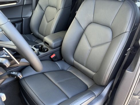 New 2026 Porsche Macan image 5