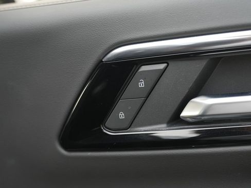Used 2025 Chevrolet Suburban Premier AWD/4WD image 40
