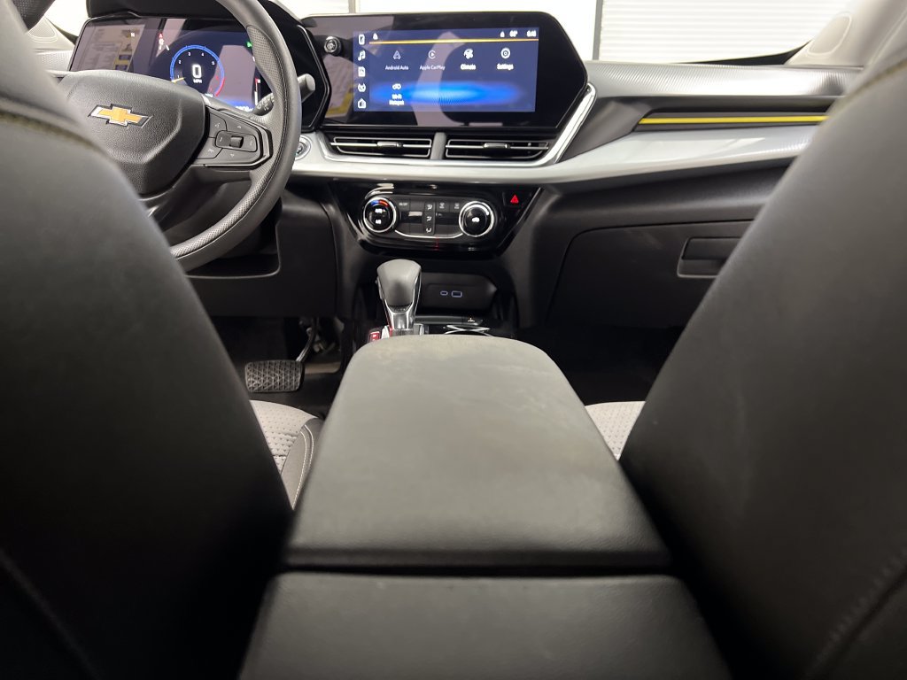 Used 2025 Chevrolet Trax LT FWD image 41