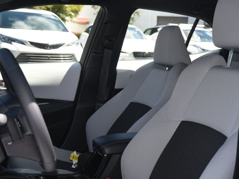 Used 2023 Toyota Corolla SE w/ SE Premium Package FWD image 11