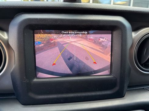 Used 2021 Jeep Wrangler Sport S image 21