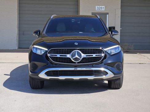 Used 2025 Mercedes-Benz GLC 350e 4MATIC image 2