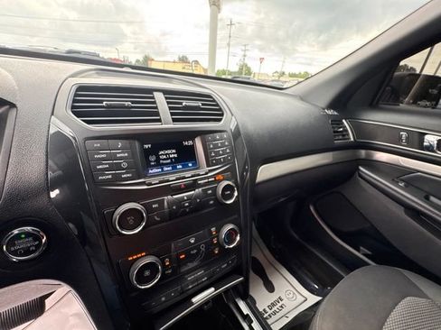 Used 2018 Ford Explorer XLT FWD image 16