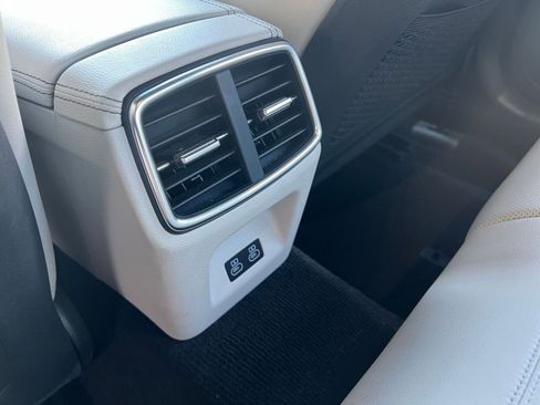 Used 2025 Genesis G70 2.5T image 24