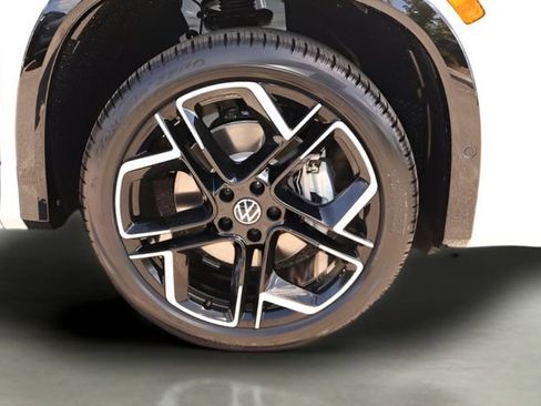 New 2026 Volkswagen Tiguan SEL R-Line AWD/4WD image 9
