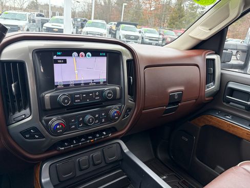 Used 2015 Chevrolet Silverado 2500 High Country image 37