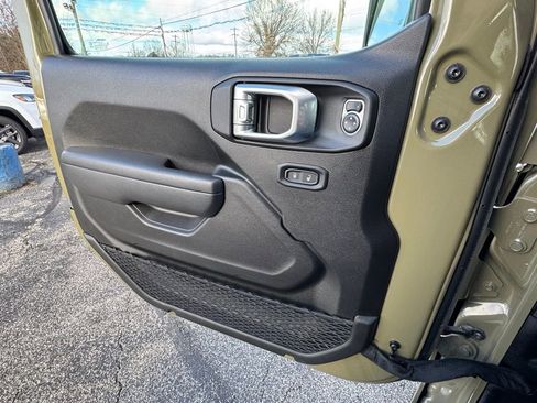 Used 2025 Jeep Wrangler Willys image 26