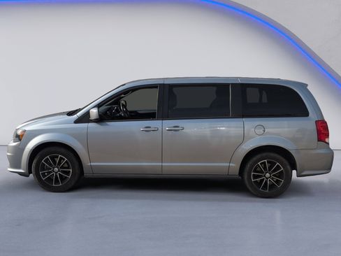 Used 2019 Dodge Grand Caravan GT image 3