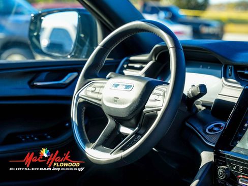 Used 2024 Jeep Grand Cherokee Altitude image 11