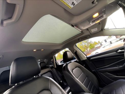 Certified 2024 Volkswagen Jetta SE image 29