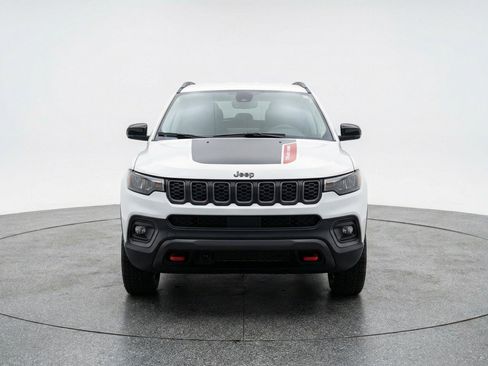 Used 2025 Jeep Compass Trailhawk AWD/4WD image 2