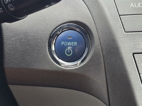 Used 2014 Toyota Prius Four image 22